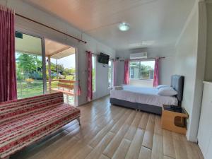Voodi või voodid majutusasutuse Phalagoon Resort toas +37 fotot