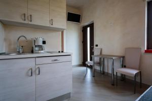 Kuchyňa alebo kuchynka v ubytovaní Teo Apartments