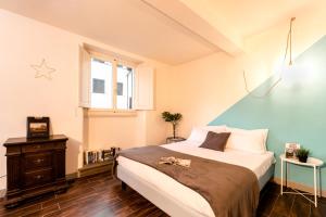 Posteľ alebo postele v izbe v ubytovaní Historic Center apartment - Next to the river, all attractions - By LikeHomeFlorence