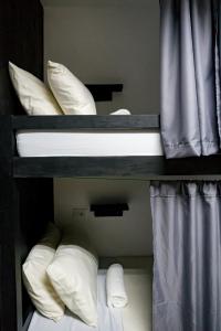 Letto o letti in una camera di Crazy Bears Hostel