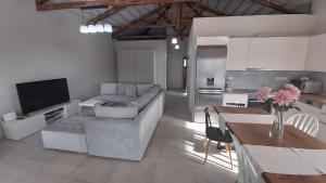 A kitchen or kitchenette at VILLA ANTHIMOS
