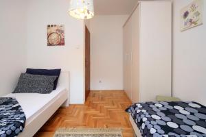 Posteľ alebo postele v izbe v ubytovaní Apartment Vincent with beautiful sea view terrace