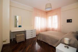a bedroom with a bed and a dresser and a mirror at Appartamento Cadore in San Benedetto del Tronto