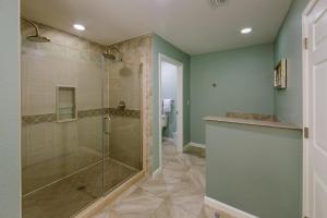 Ένα μπάνιο στο Holiday Inn Club Vacations - Orlando Breeze Resort, an IHG Hotel