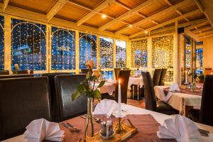 Reštaurácia alebo iné gastronomické zariadenie v ubytovaní Hotel Kögele mit Restaurant bei Innsbruck Axamer Lizum