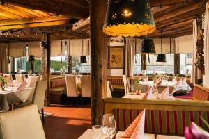Reštaurácia alebo iné gastronomické zariadenie v ubytovaní Hotel Kögele mit Restaurant bei Innsbruck Axamer Lizum