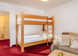Posteľ alebo postele v izbe v ubytovaní Hotel Kögele mit Restaurant bei Innsbruck Axamer Lizum