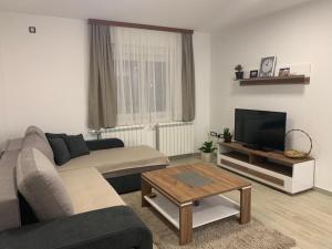TV a/nebo společenská místnost v ubytování MM Apartmani