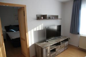 TV a/nebo společenská místnost v ubytování Wohnung Julius 5