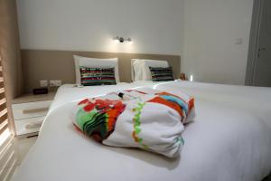 Postel nebo postele na pokoji v ubytování Escape to St Julians