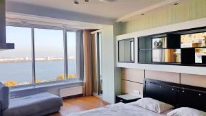 Postel nebo postele na pokoji v ubytování Best Apartments in Most City, River View