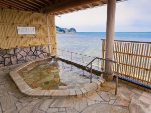 Foto dalla galleria di Wakayama Kada Onsen Kada Kaigetsu (ex. Azumaya Seaside Hotel) a Wakayama