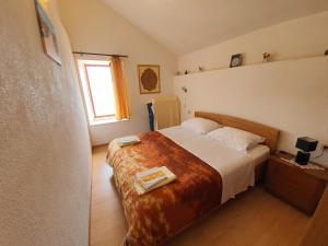 Ένα ή περισσότερα κρεβάτια σε δωμάτιο στο Apartment and Rooms Lucica