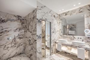 Magna Pars l'Hotel à Parfum, Small Luxury Hotels of the World的一间浴室