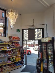 Supermercato o altri negozi dell'ostello o nelle vicinanze
