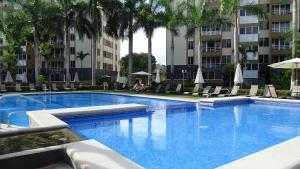 Πισίνα στο ή κοντά στο 3Room Penthouse Beach Condo