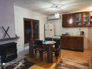 Kuchyň nebo kuchyňský kout v ubytování Jovanov Residence - Remote & Accessible + 18 fotografií