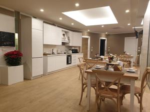 a kitchen and dining room with a table and chairs at B&B L'ABBAZIA in Torre Maggiore