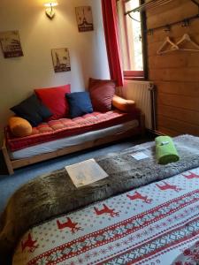 Ένα ή περισσότερα κρεβάτια σε δωμάτιο στο Auberge Refuge de Roybon
