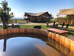 Příroda nedaleko luxury tent