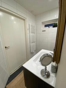 Phòng tắm tại De Vijverkamer-----privé diner op de kamer mogelijk!!