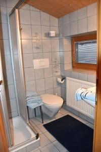 Koupelna v ubytování Gästehaus Emberger