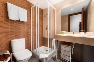 Koupelna v ubytování Apartaments El Floc + 37 fotografií
