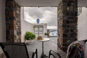 Ruang duduk di Loucas on the Cliff