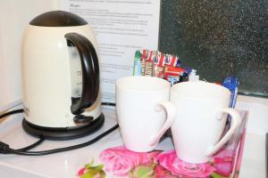 Kaffe- och tefaciliteter på List Five - Your British Guesthouse