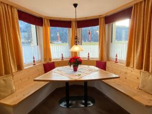 Posedenie v ubytovaní Haus Waldheim und Dependance