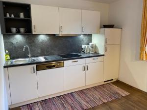 Kuchyňa alebo kuchynka v ubytovaní Haus Waldheim und Dependance