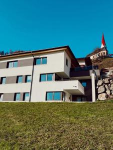 Budynek, w którym mieści się apartament