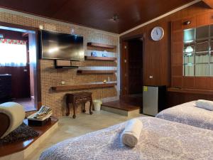 a hotel room with two beds and a flat screen tv at Quinta Maria Bonita Hotel Boutique in Xalapa