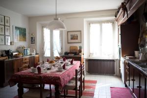 A restaurant or other place to eat at Palazzo Arrivabene B&B