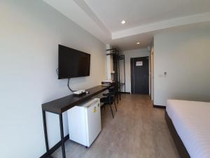 TV a/nebo společenská místnost v ubytování T-NEE Hotel@Udon