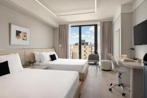 a hotel room with two beds and a desk at Hotel Indigo - Williamsburg - Brooklyn by IHG in Brooklyn +60 photos