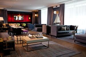 Posezení v ubytování Kimpton Cardinal Hotel by IHG