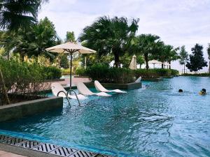 The swimming pool at or close to Timur Bay Seafront Residence Kuantan