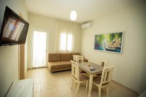 TV a/nebo společenská místnost v ubytování Velipoja Apartments