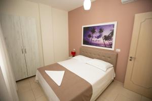 Ένα ή περισσότερα κρεβάτια σε δωμάτιο στο Velipoja Apartments