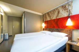 Ein Bett oder Betten in einem Zimmer der Unterkunft ibis Zurich Adliswil