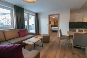 Posezení v ubytování Suites Nauders by mein Almhof Superior + 37 fotografií