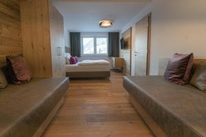 Postel nebo postele na pokoji v ubytování Suites Nauders by mein Almhof Superior