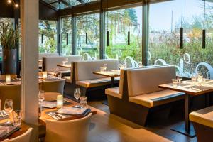 Ein Restaurant oder anderes Speiselokal in der Unterkunft ibis Zurich Adliswil 