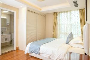 Letto o letti in una camera di Guangzhou Pengman Apartment Zhengjia Huanshi Branch
