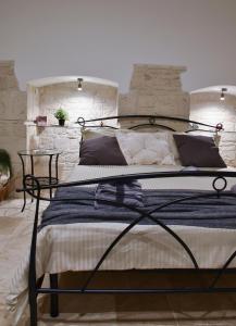 A bed or beds in a room at B&B borgo del capitolo