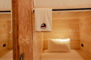 Voodi või voodid majutusasutuse Tuk Tuk Hostel Negombo toas