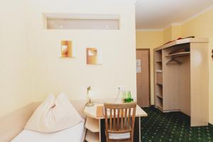 Uma cama ou camas num quarto em Gasthof Berghof