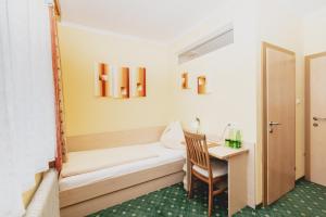 Uma cama ou camas num quarto em Gasthof Berghof