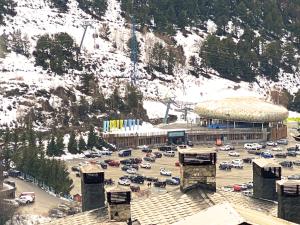 Isards, Atico rustico con chimenea en el tarter, zona Grandvalira v zimě
